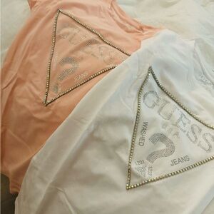 Guess PEACH NWT embellished logo t-shirt